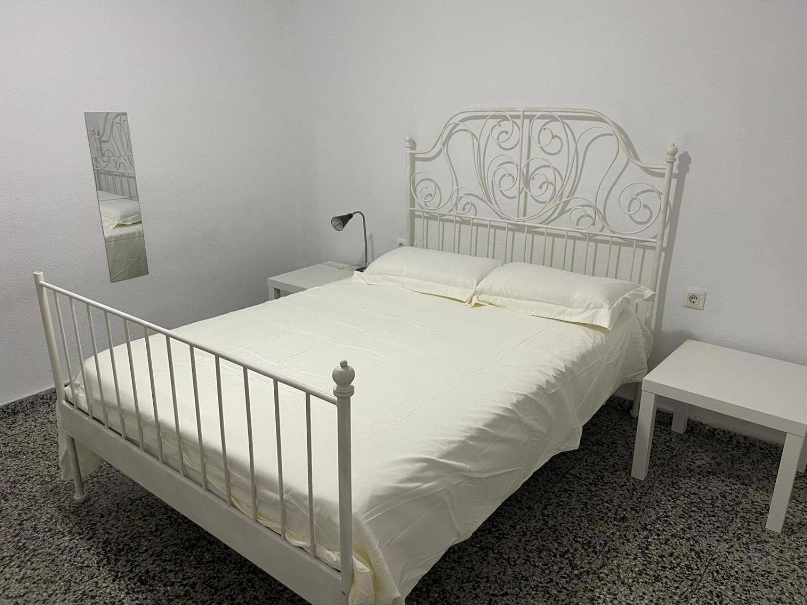 Apartamento De Habitaciones Privadas En El Centro De Малага Экстерьер фото